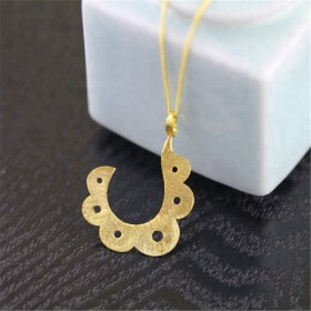 Fine-Handmade-silver-tanishq-gold-pendant-designs (2)